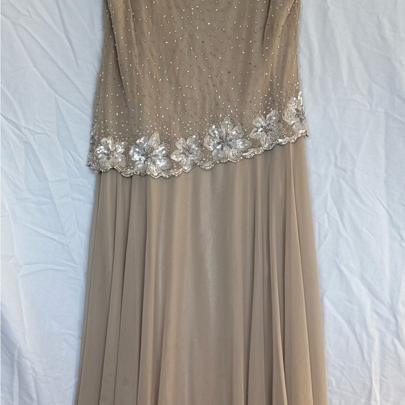 J Kara Sequin Embellished Dress in Cream and Gold
Mother of the bride - Picture 2 of 3